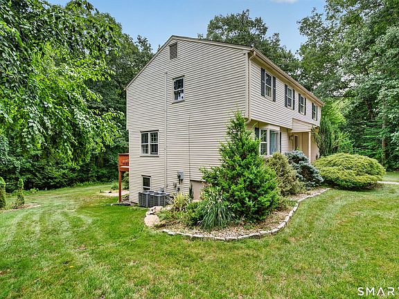 4th image of 6 Hemlock Lane