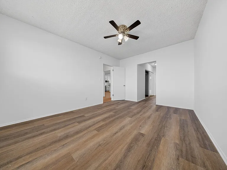 5715 Vineland Ave — Photo 31