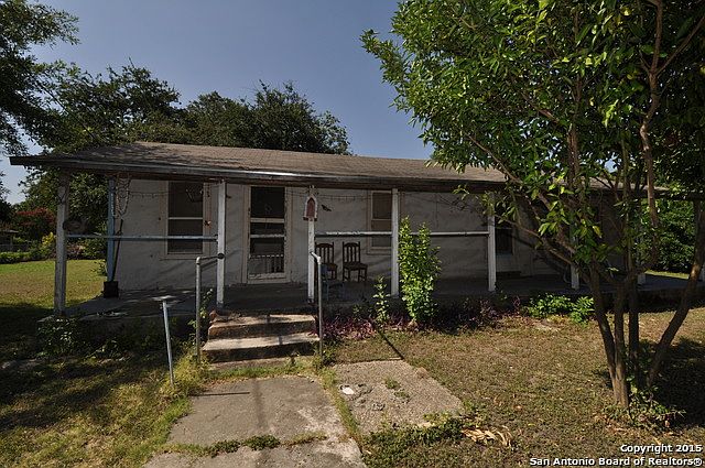 1st image of 702 Fenfield Ave
