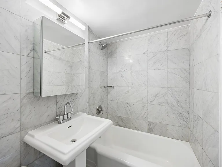230 E 15th St #8L — Photo 9