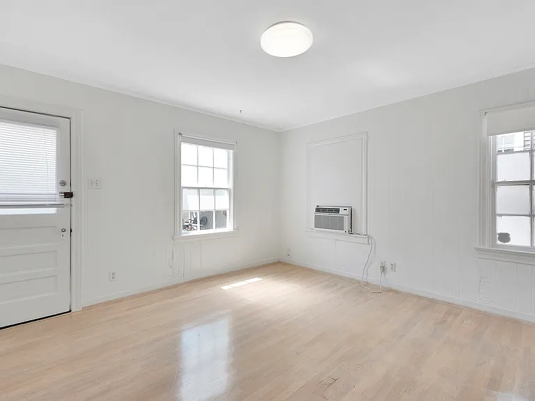1509 Enid St — Photo 1