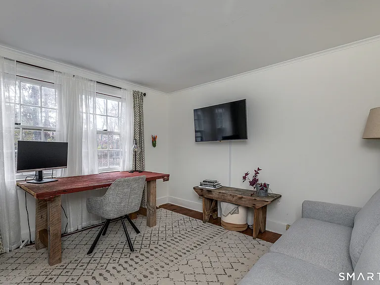 255 Woodbury Rd — Photo 12