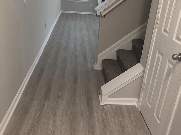 Foyer looking to family rm