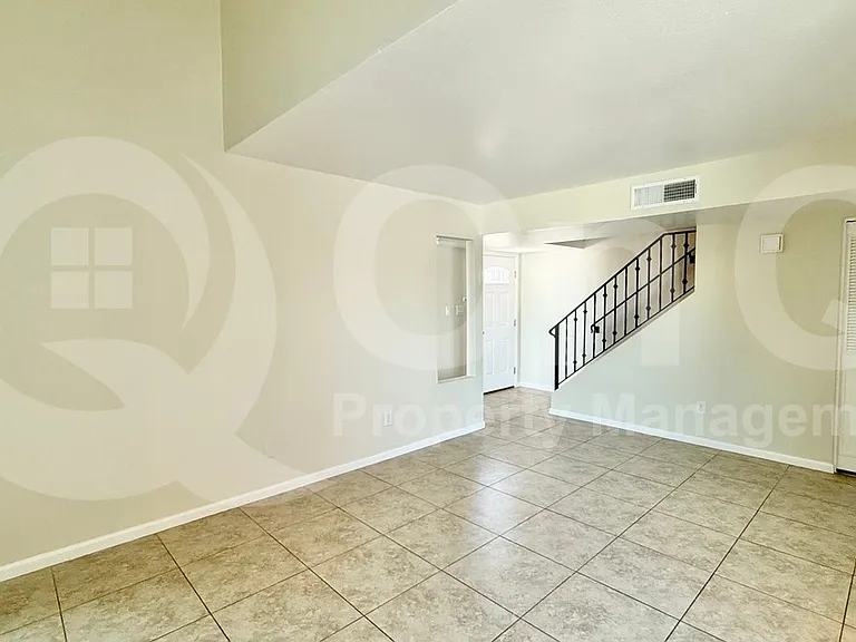 6836 S Jentilly Ln — Photo 8