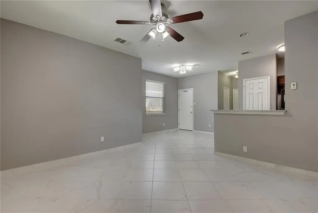 3 bed, 2.5 bath, 1476 sqft, $1,795 — Photo 4