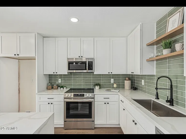 13862 W Fargo Dr — Photo 2