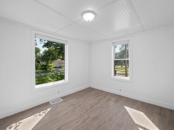 3rd image of 410 7th Ave S