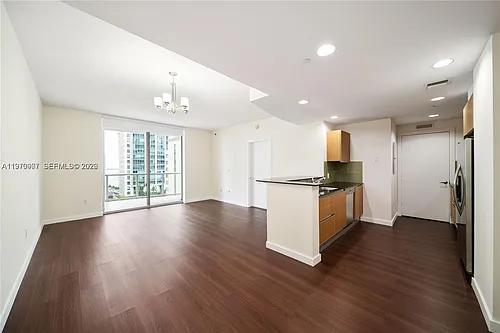 1060 Brickell Ave #1605 Photo 1