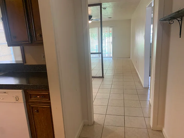 1430 Hillside Dr — Photo 3