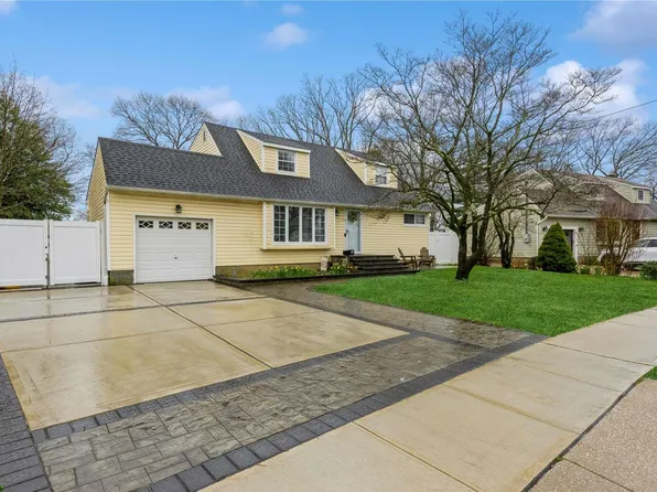 9 Cedar Place, Massapequa Park, NY 11762