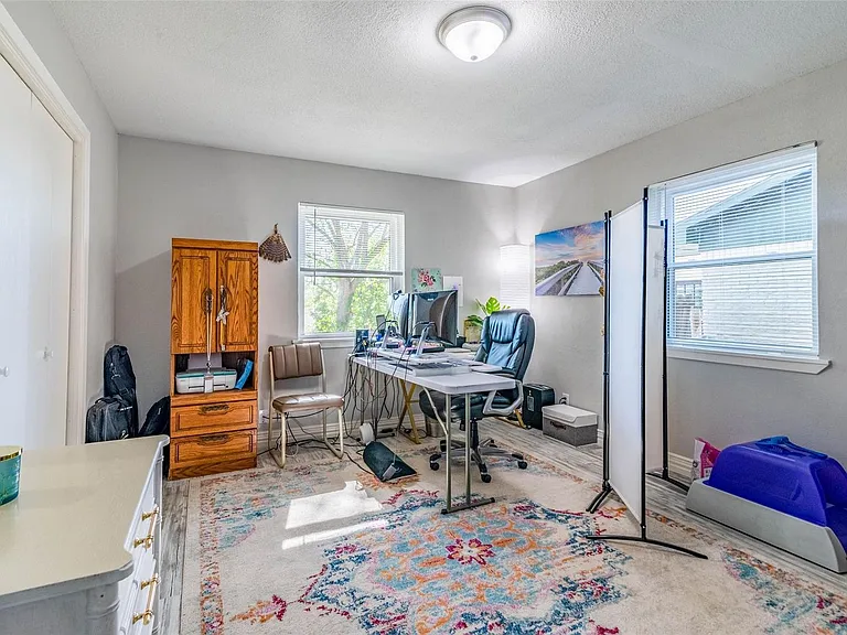 204 Ross Ave — Photo 8