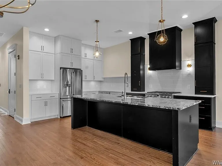 674 Main St #3 — Photo 11