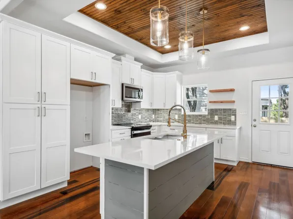 5726 Barkridge Dr, Granbury, TX 76048