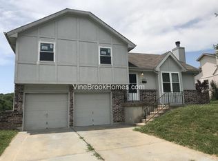 13204 Park Hills Dr, Grandview, MO 64030