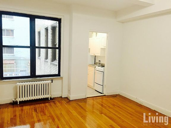 3rd image of 135 E 50th St APT 4J
