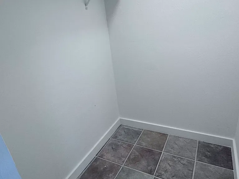 160 Georgetown Blvd — Photo 11