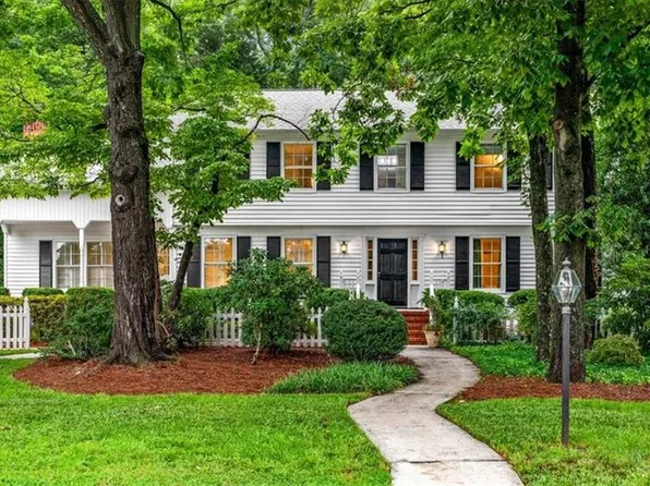 903 Fairgreen Rd, Greensboro, NC 27410