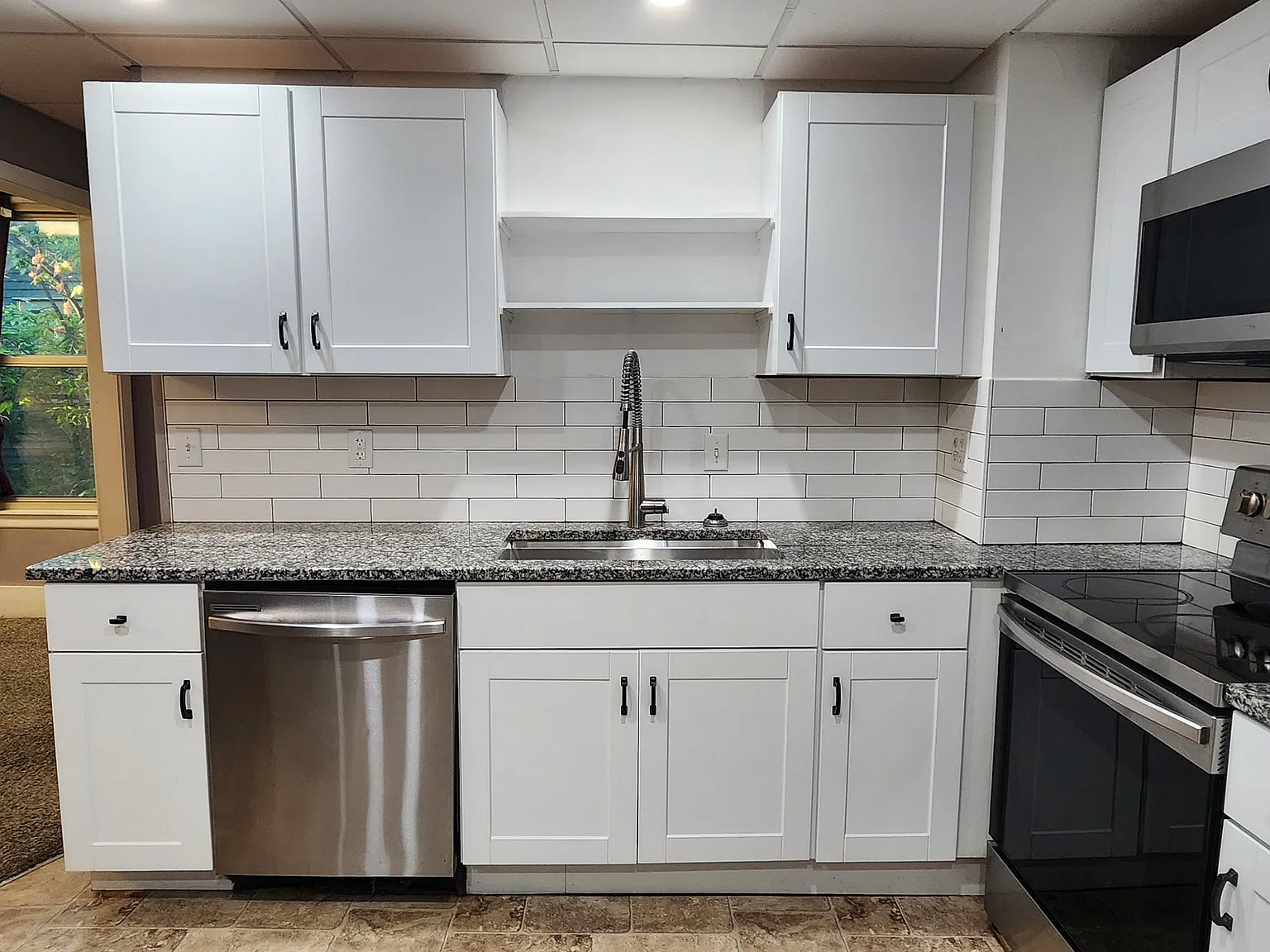 2 bed, 918 sqft, $1,700 — Photo 2