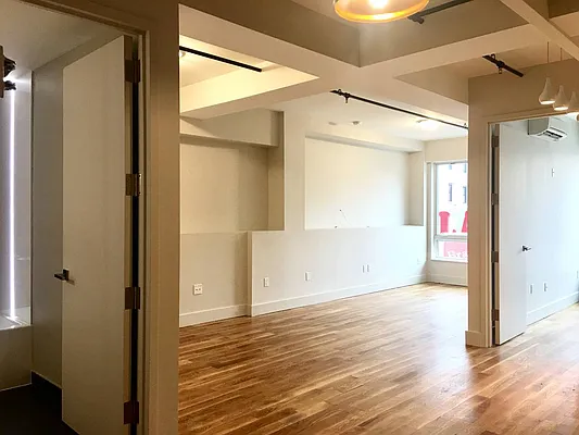 Rented by Manhattan Management LLC | media 68