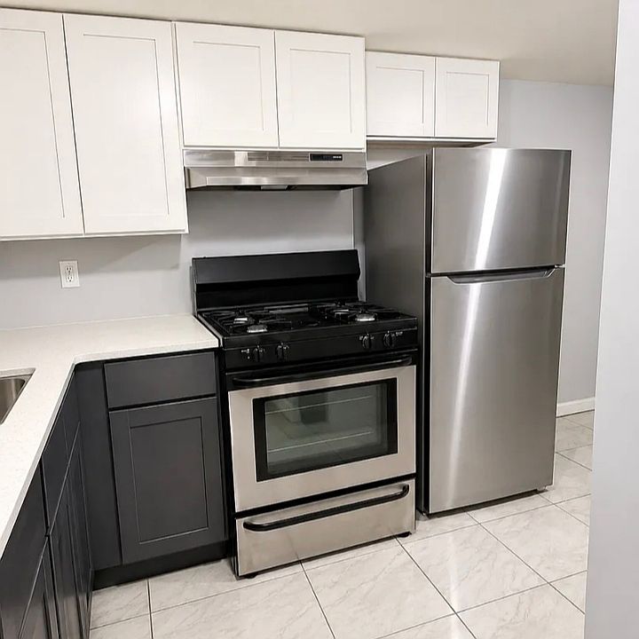 1st image of 452 15th Ave #2L