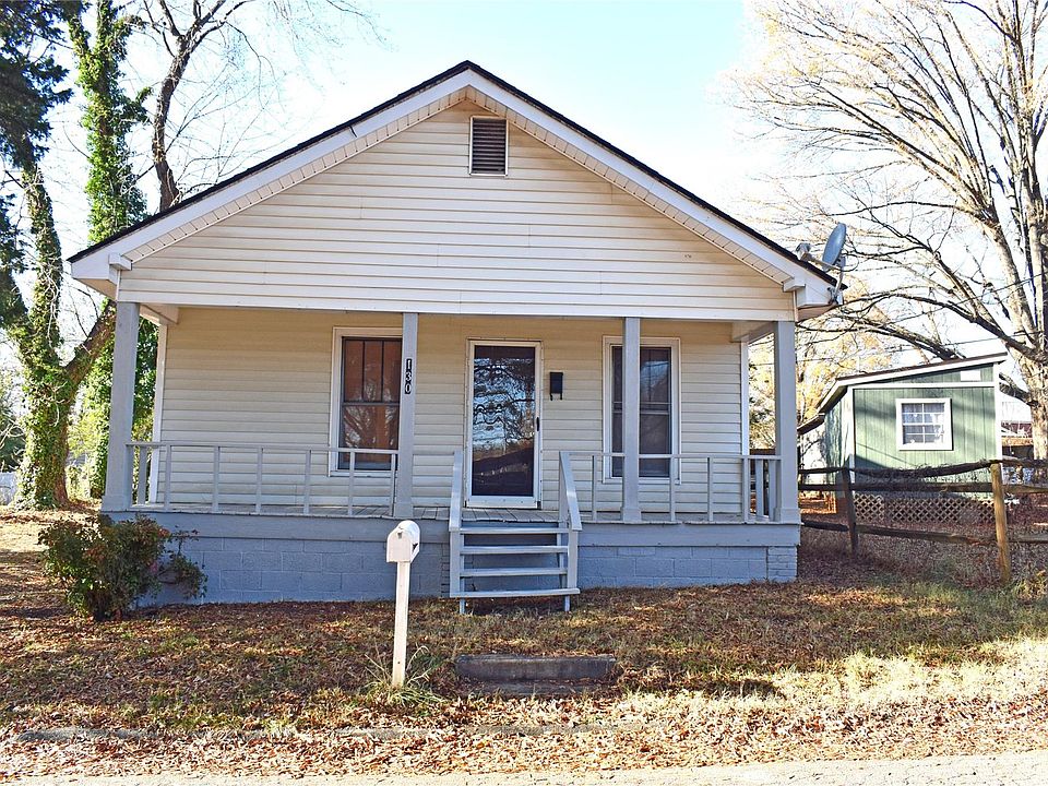 1st image of 130 Douglas St