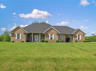 3 Fairway Ln, Charleston, IL 61920