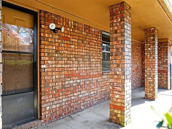 3rd image of 901 Reynolds Ave