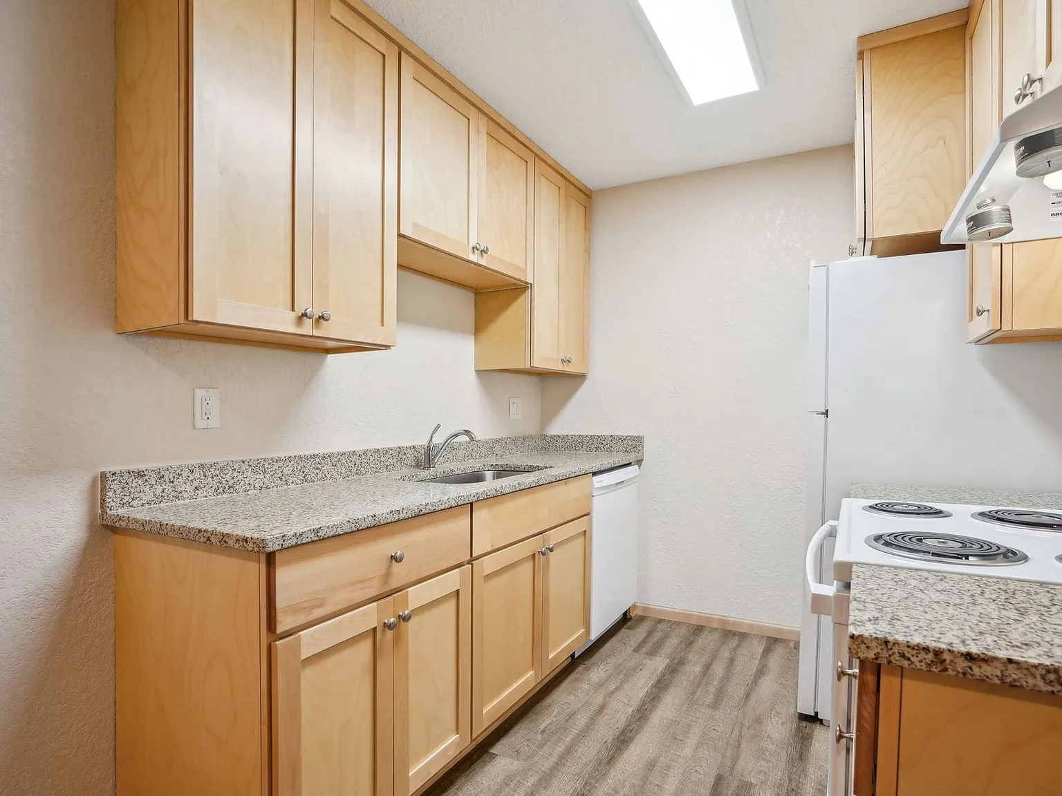 Larpenteur Estates Apartments — Photo 3