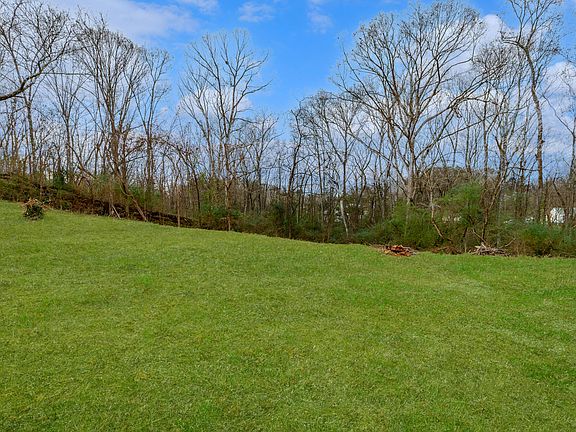 3rd image of 323 N Jenkins Rd