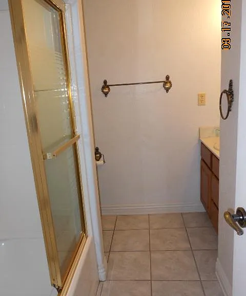 E Middleton Dr — Photo 10