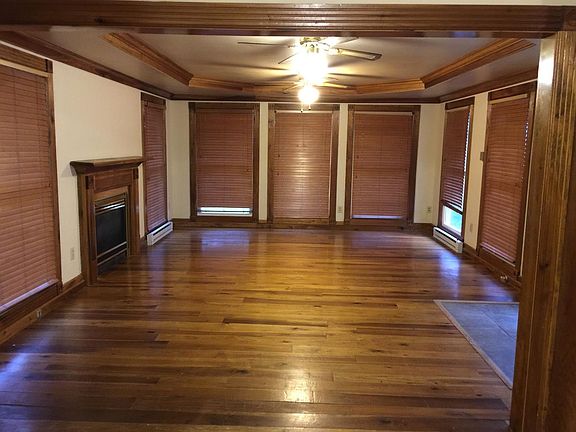 3rd image of 3264 Sutherland Dr