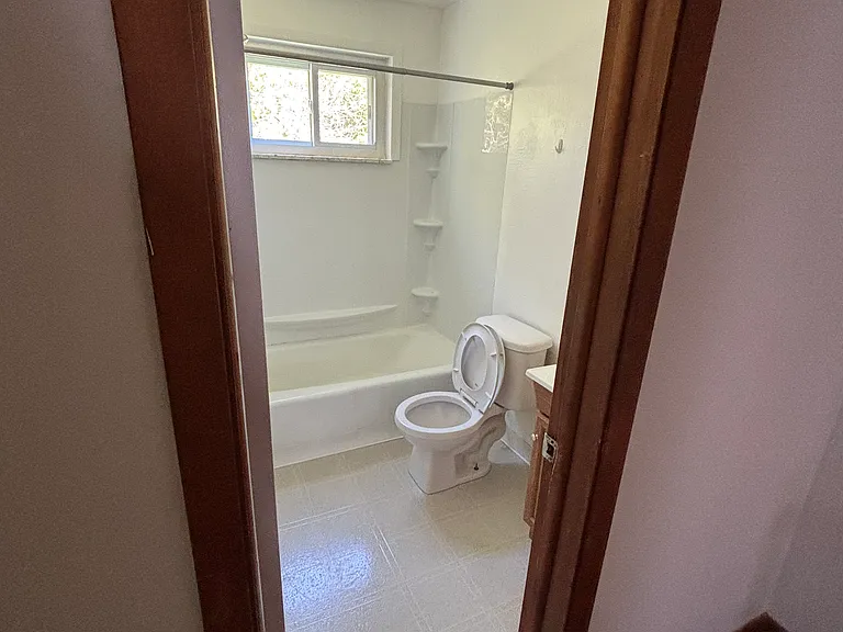 270-282 Malts Ln — Photo 6