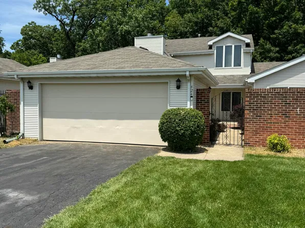 424 Deerpath Dr W, Schererville, IN 46375
