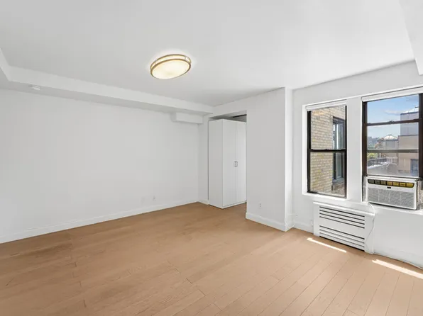 915 West End Avenue image 1 of 14