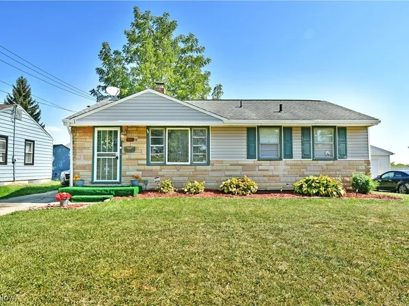 834 Compton Ln, Youngstown, OH 44502