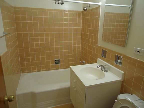 5th image of 2424 W Estes Ave APT 5F