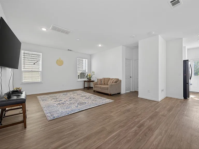 7326 Madison Commons Ln — Photo 7
