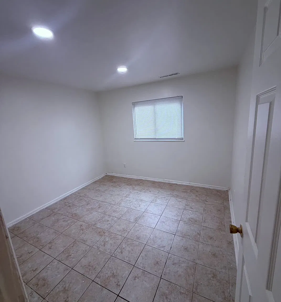 2 bed, 1.5 bath, 850 sqft, $940 — Photo 3