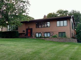 2117 Skylane Dr, Muscatine, IA 52761