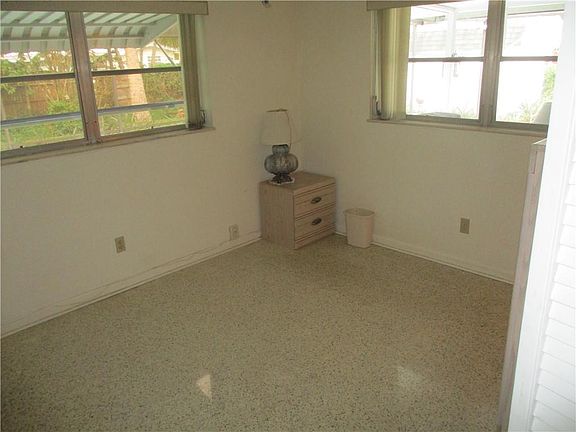 5th image of 1161 35th Ave