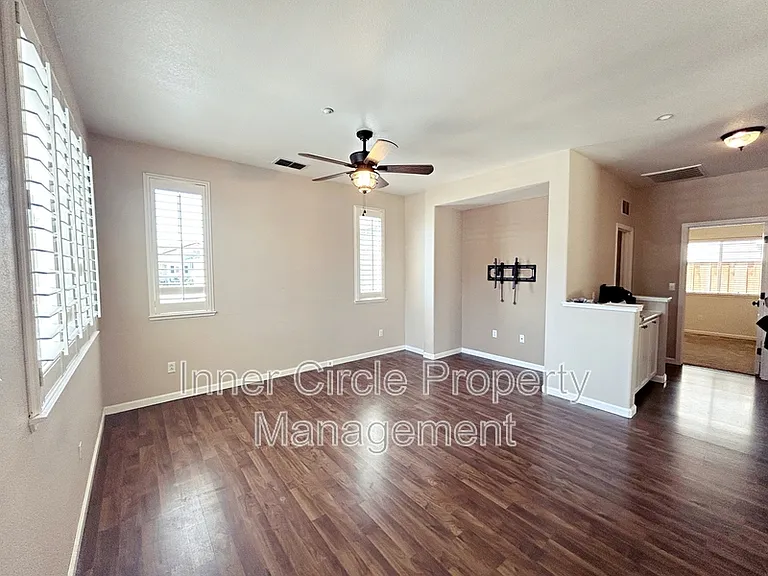 253 Creektrail Ct — Photo 3