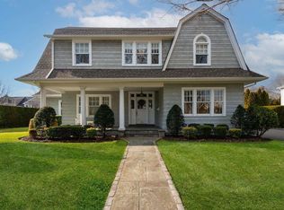 158 Hampton Rd, Garden City, NY 11530