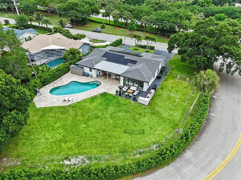1049 W Palmetto Park Rd — Photo 37