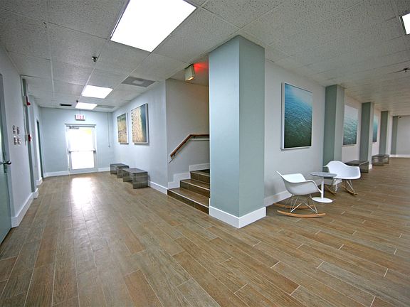 4th image of 953 Collins Ave #216