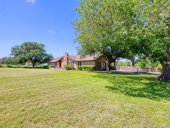 4th image of 1016 COUNTY ROAD 373