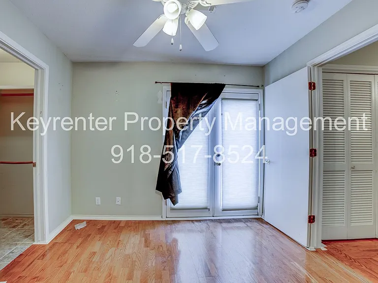 1303 S Lawton Ave #E — Photo 18
