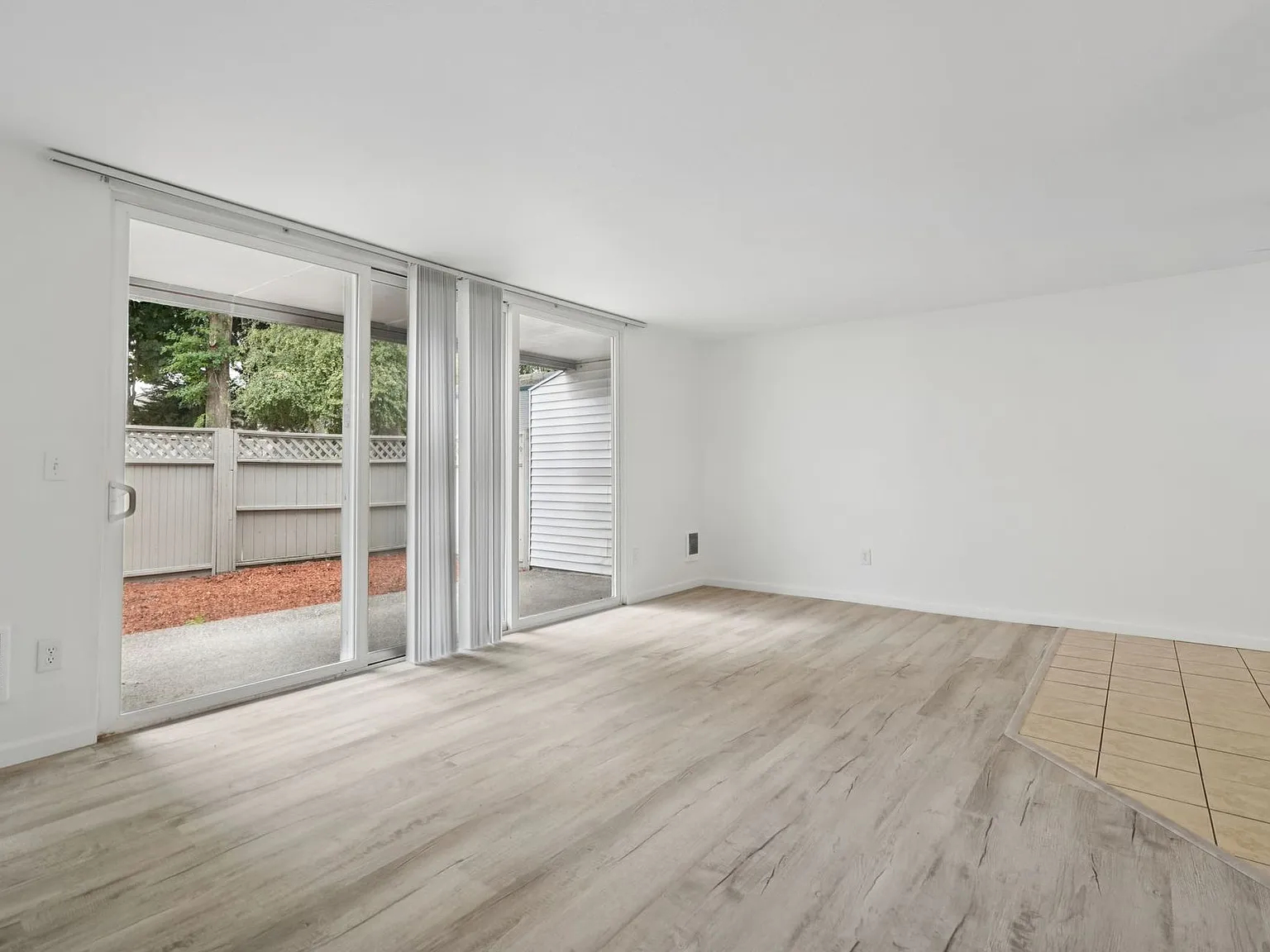 Images Columbia Apartments — Photo 3