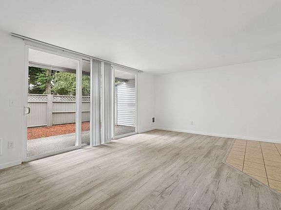 3rd image of 13424 NE Sandy Blvd #R5