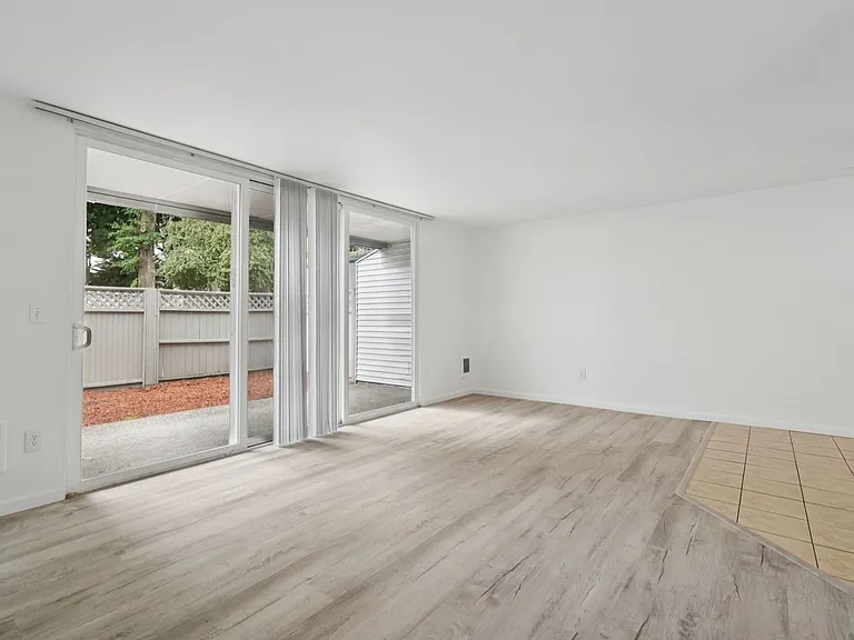 Images Columbia Apartments — Photo 3