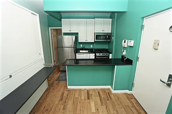 Rented by Bizzarro Agency | media 33